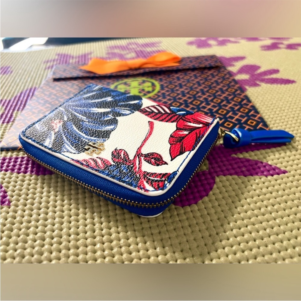 TORY BURCH ๐ธ FLOWER WALLET. - Picture 5 of 5